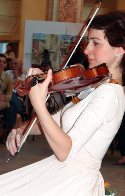 ირაკლი ჩოლოყაშვილი მეორედ 15 წლით უმცროს რჩეულზე დაქორწინდა Rating